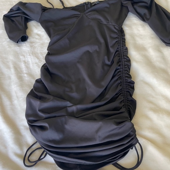 Guess Black off the shoulder ruched mini dress - Picture 7 of 11